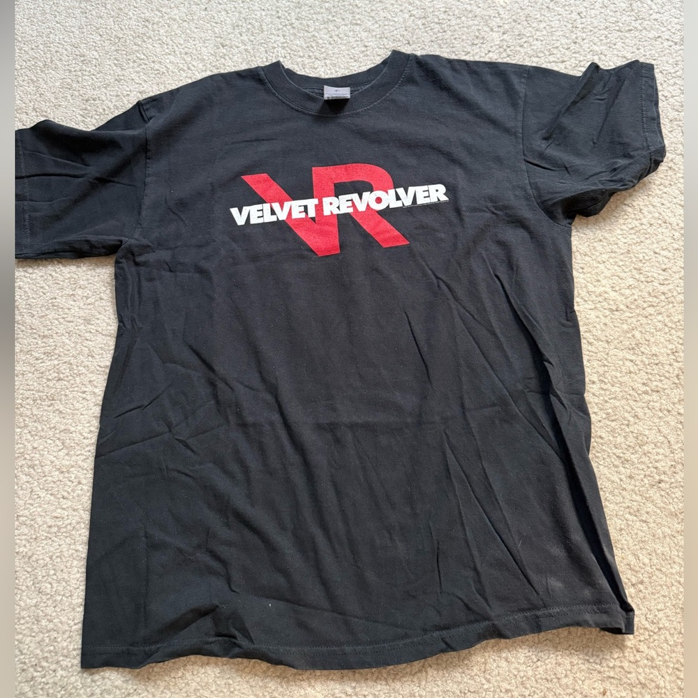 Black/ Red Velvet Revolver T-Shirt Size Large